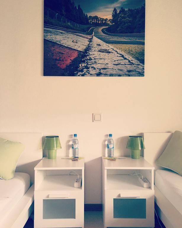Big Ben'S Guesthouse Müllenbach Екстериор снимка